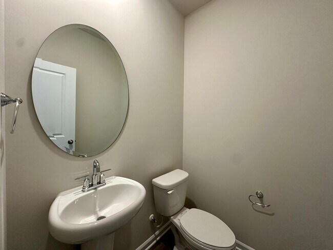 Building Photo - 4130 County Down Ave