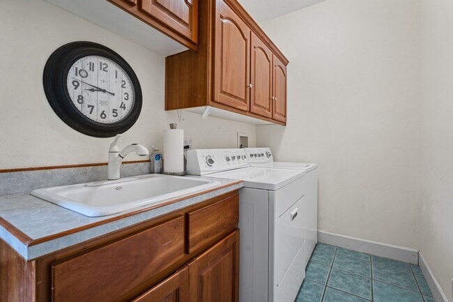 Building Photo - Charming 2 Bedroom ADU with Stunning Smith...
