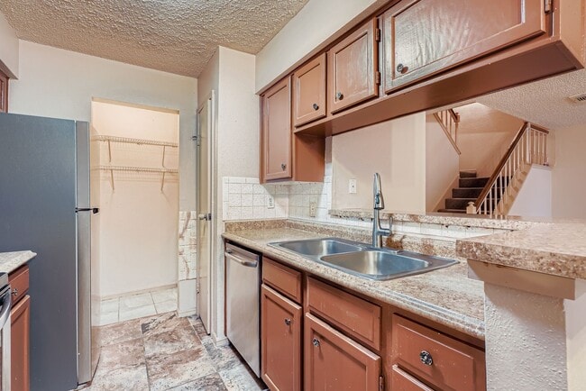 Building Photo - 3100 Jeanetta St