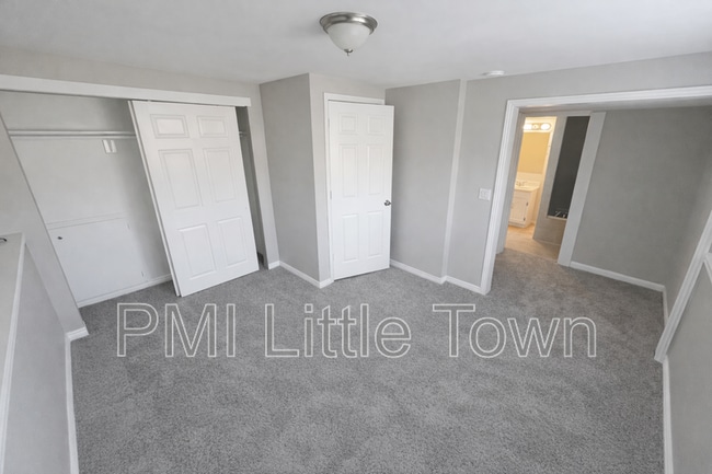 Building Photo - 1670 N Halifax Wy