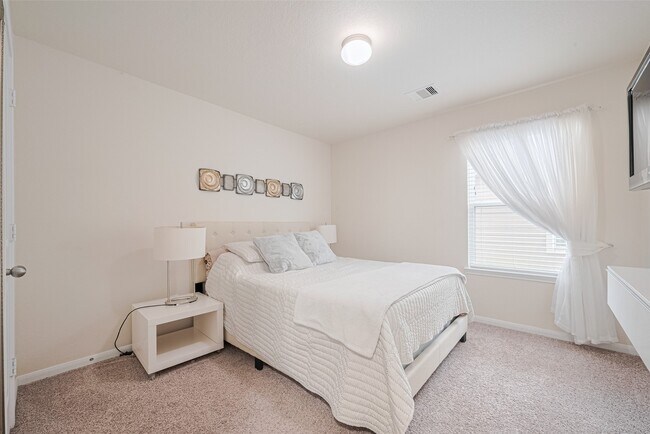 Primary Photo - 5218 Windy Plantation Dr