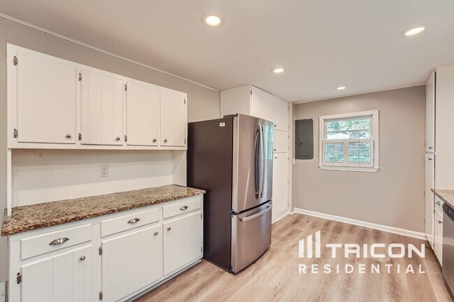 Building Photo - 4142 Pine Valley Dr