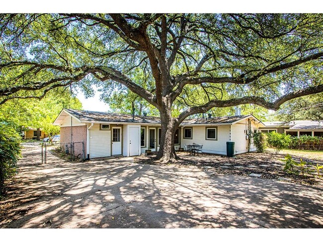 Building Photo - 2311 Westforest Dr