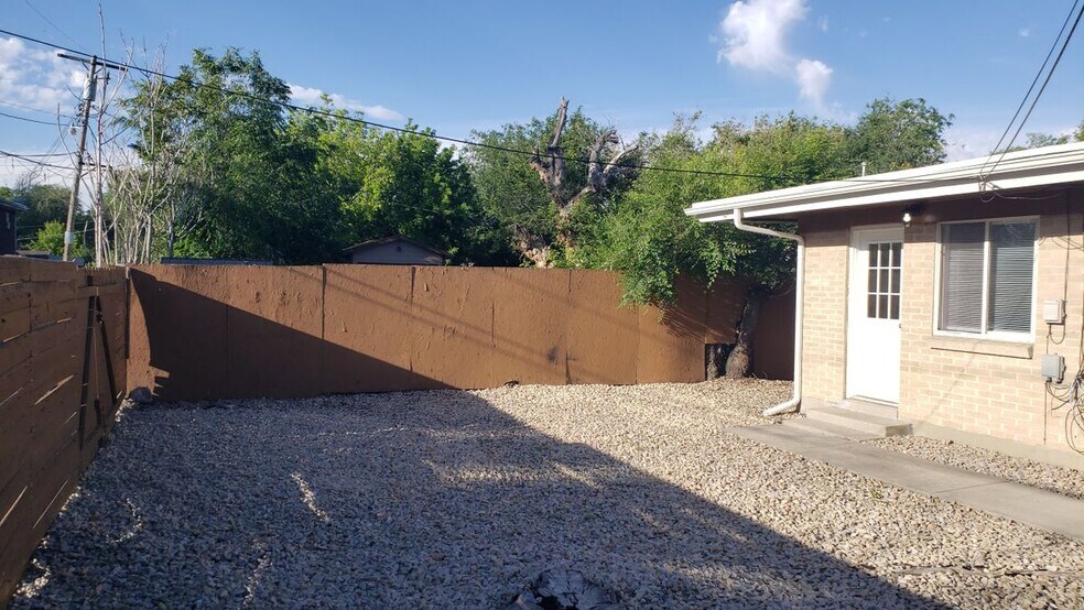 Building Photo - 560 N 900 W