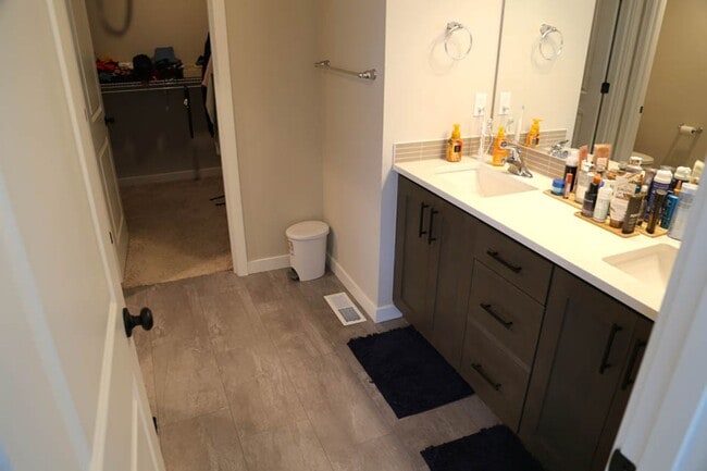Building Photo - Short Term Leases! Furnished, Low Maintenance, Sweeping Views