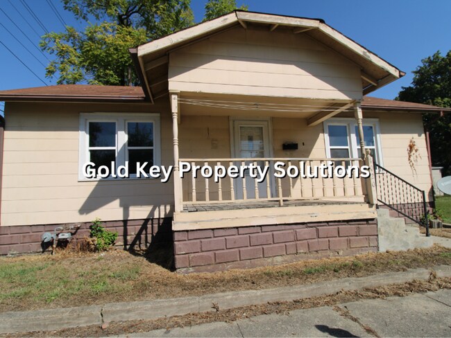 Primary Photo - Spacious 2 BR 1 BA House with Nice Covered...