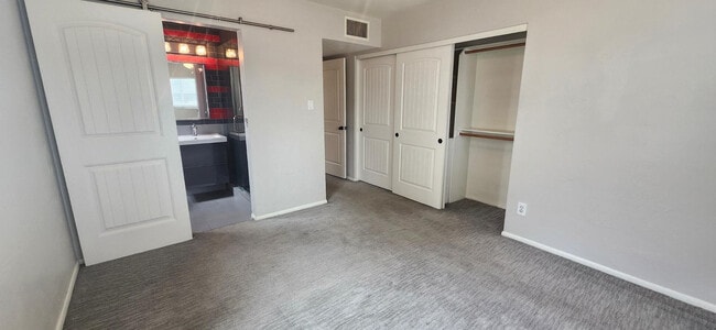 Building Photo - 2514 E Campbell Ave