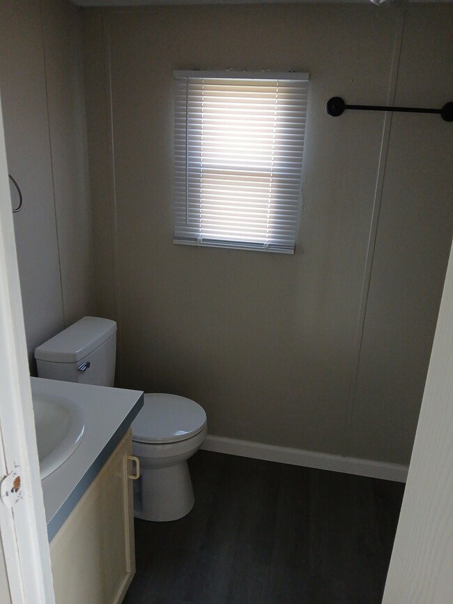 Building Photo - Mobile Home For Sale