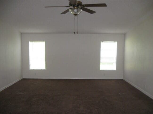 Building Photo - 18423 Hewlett Rd