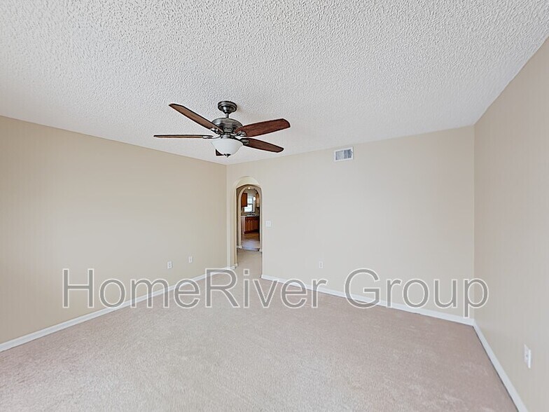Building Photo - 2215 Canopy Dr
