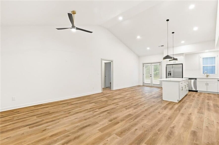 Building Photo - 129 Hilltop Dr SW