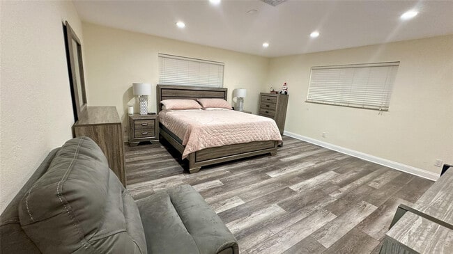 Building Photo - 4751 NE 10th Ave