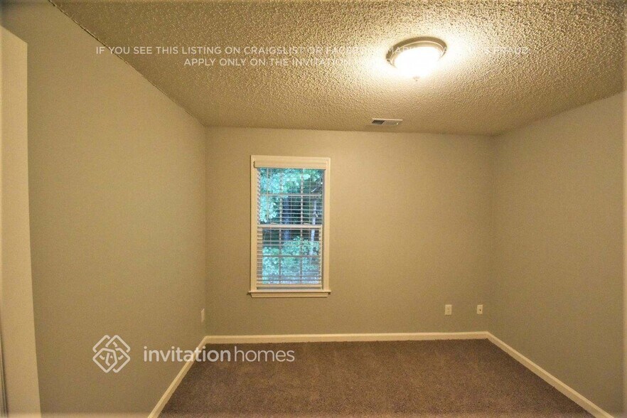 Building Photo - 1704 Fort Shawnee Trace NE