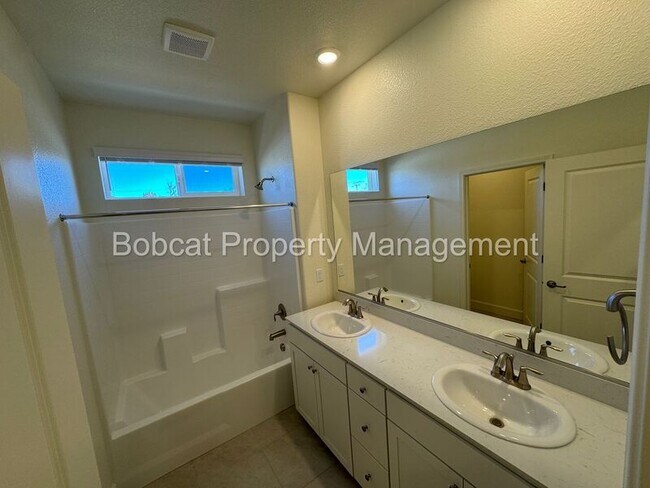 Building Photo - 1484 W Sunset Way