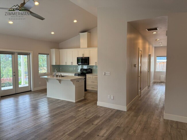 Building Photo - Beautiful 3 bed Home in Lowell