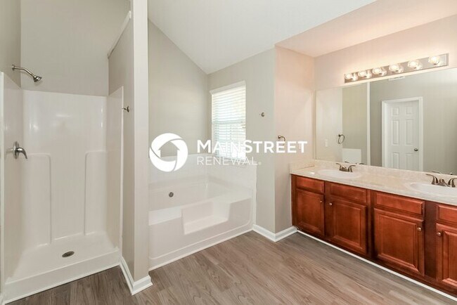 Building Photo - 4 Bedroom Pet-Friendly Home in Atlanta, GA with Main Street Renewal