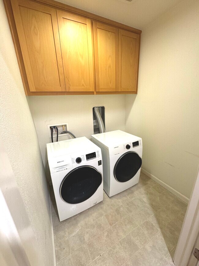 Building Photo - 660 Cedarville Ln