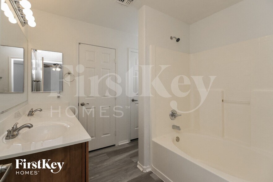 Building Photo - 3741 E Jasper Dr