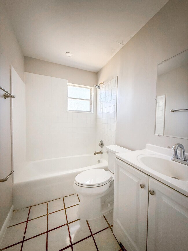 Building Photo - 3455 Hi St