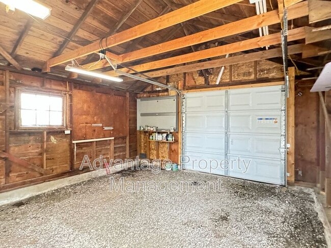 Building Photo - 2889 NW Gibson Hill Rd