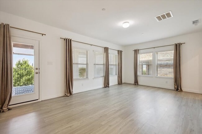 Building Photo - 4261 Shavano Dr