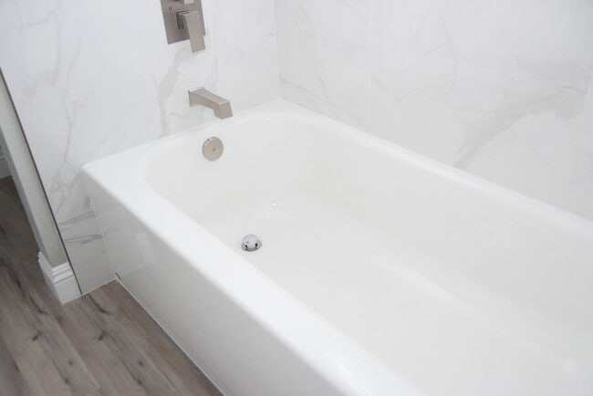 Building Photo - SE - SINGLE STORY 3 BEDROOM, FULLY UPGRADED HOME IN GATED COMMUNITY