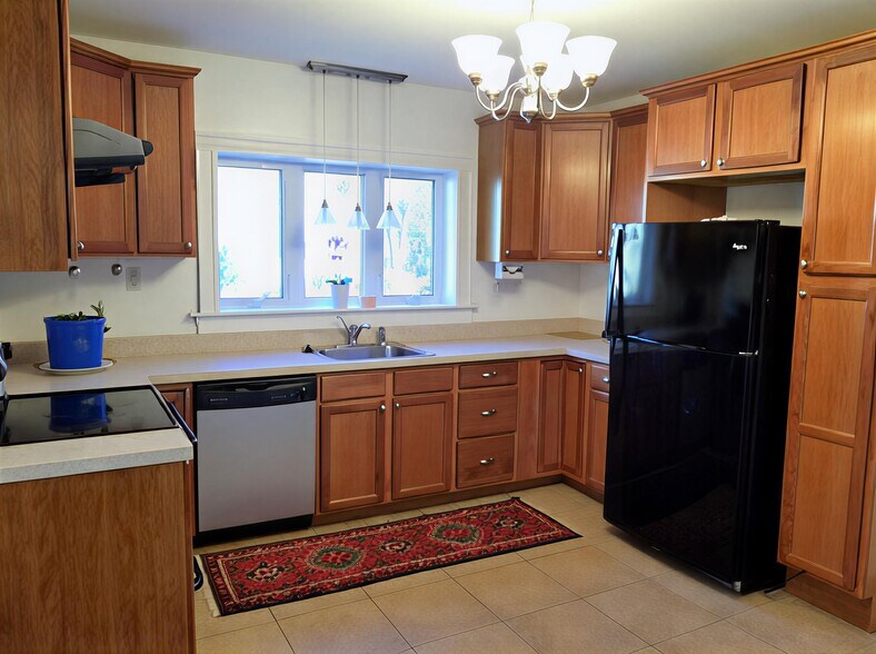 Building Photo - 248 Park St