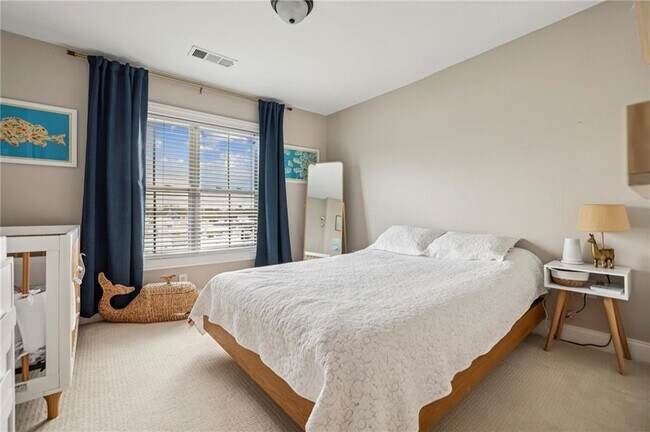 Building Photo - 305 Le Gran Bend