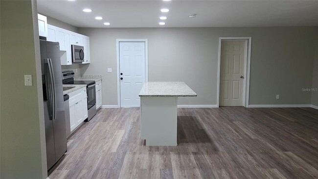 Building Photo - 4611 W Villa Rosa St