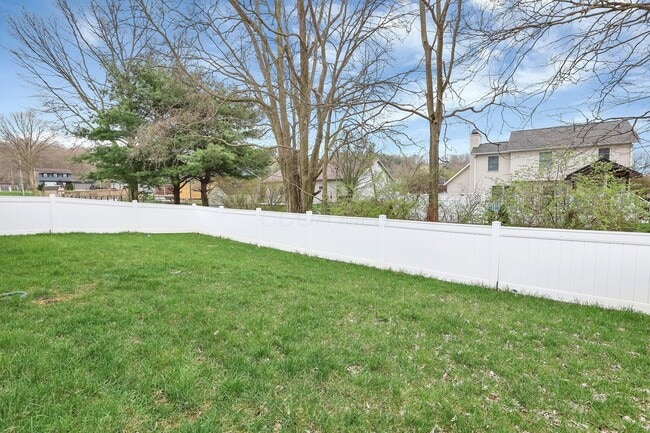 Building Photo - 383 Kells Ct E