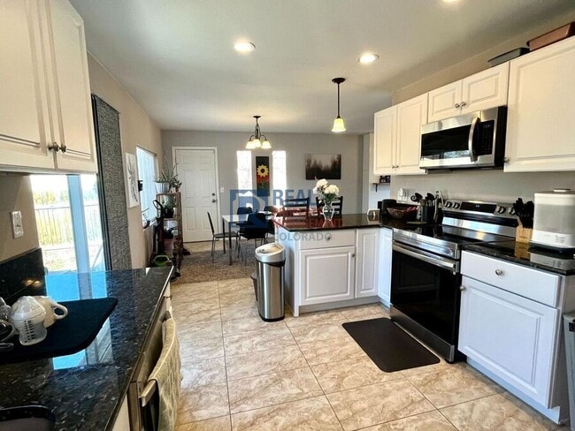 Building Photo - 2550 Bellamy St