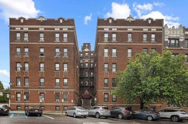 Building Photo - 7612 Park Ave