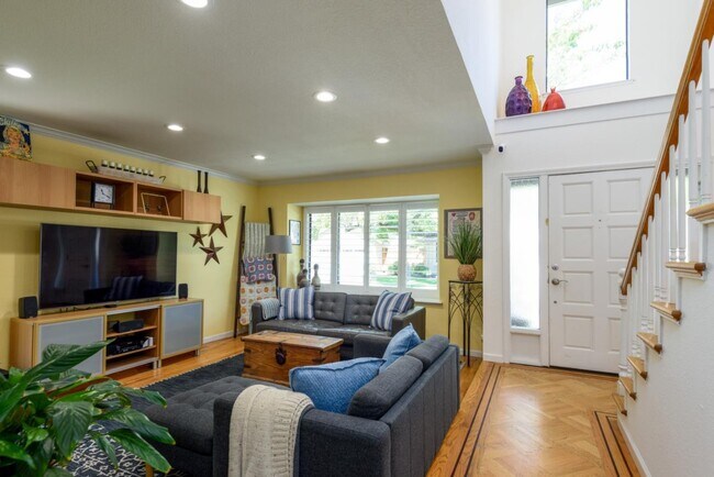 Building Photo - 1216 Chantal Way