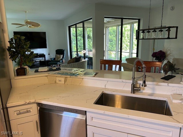 Building Photo - 7048 Pelican Bay Blvd