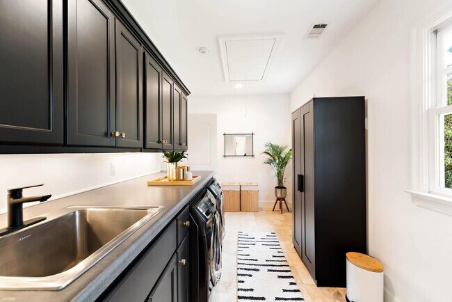 Building Photo - 1737 Barnesdale Way NE