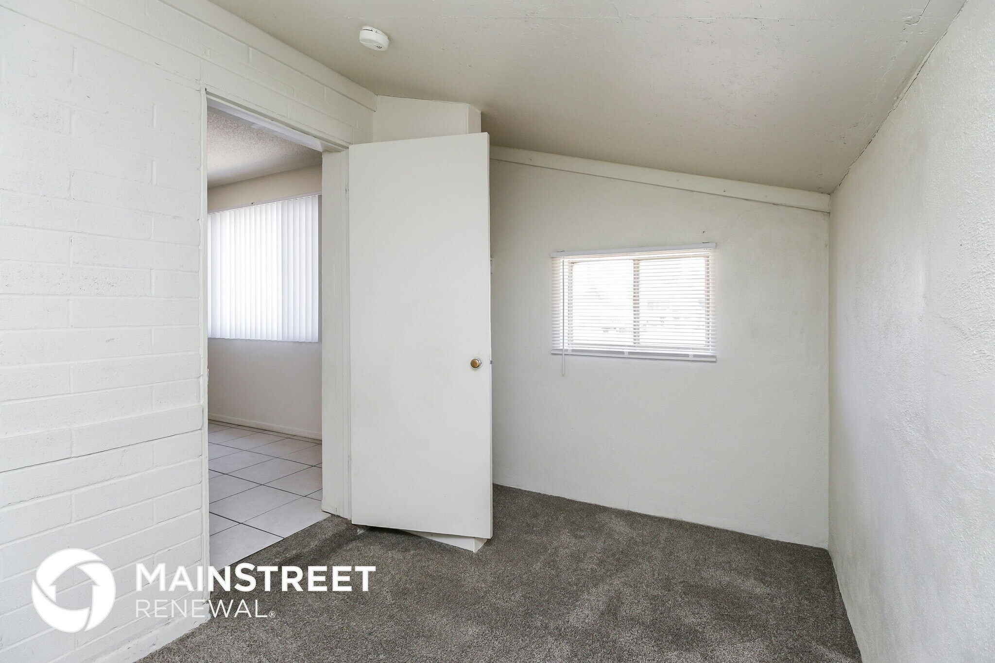 Building Photo - 2027 W Chambers St