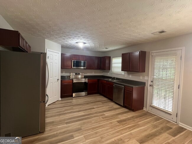 Building Photo - 360 Cobblestone Ct