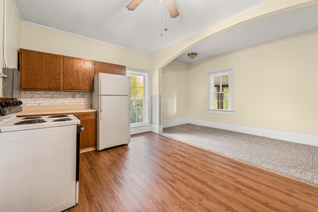 Building Photo - 1017 N Holbrook St