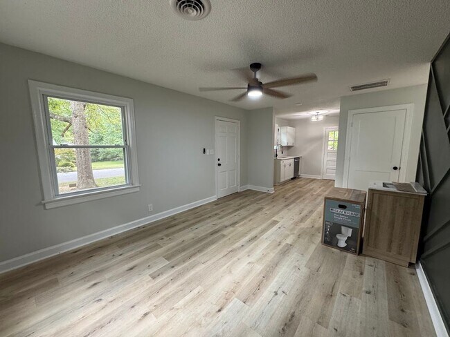 Building Photo - Charming Newly Renovated Home in Greensbor...