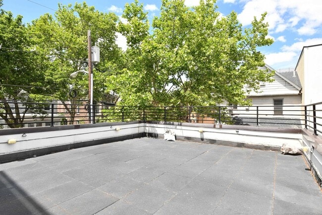 Building Photo - 58 Giles Ave