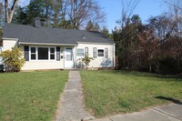 Building Photo - 3 Bedroom close to Uptown Kingston availab...