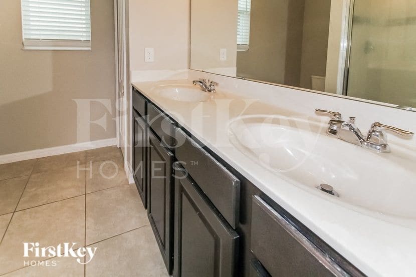 Building Photo - 13830 Pickett Reserve Ct
