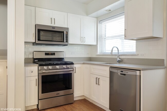 Building Photo - 233 Thelin Ct