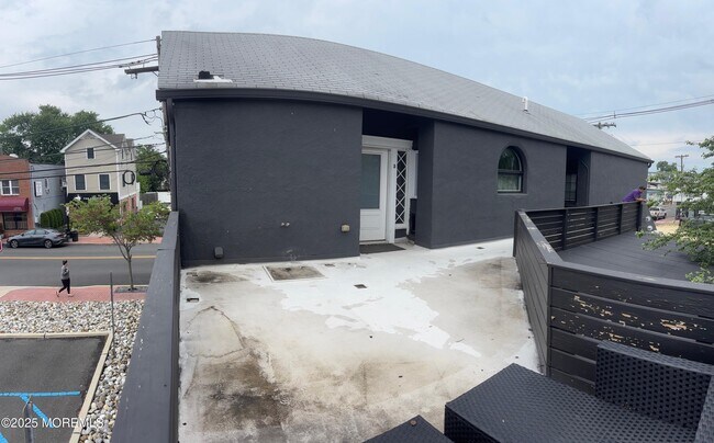 Building Photo - 165 Bay Ave