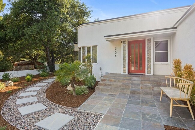 Primary Photo - Upscale Downtown Living