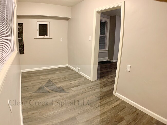 Building Photo - 502 Chartiers Ave