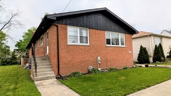 Building Photo - 7535 W Hanover St