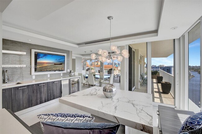 Building Photo - 2800 E Sunrise Blvd