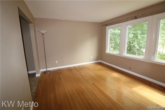 Building Photo - 311 Woodlawn Ave