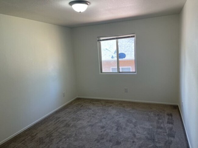 Building Photo - 545 Fein Ave